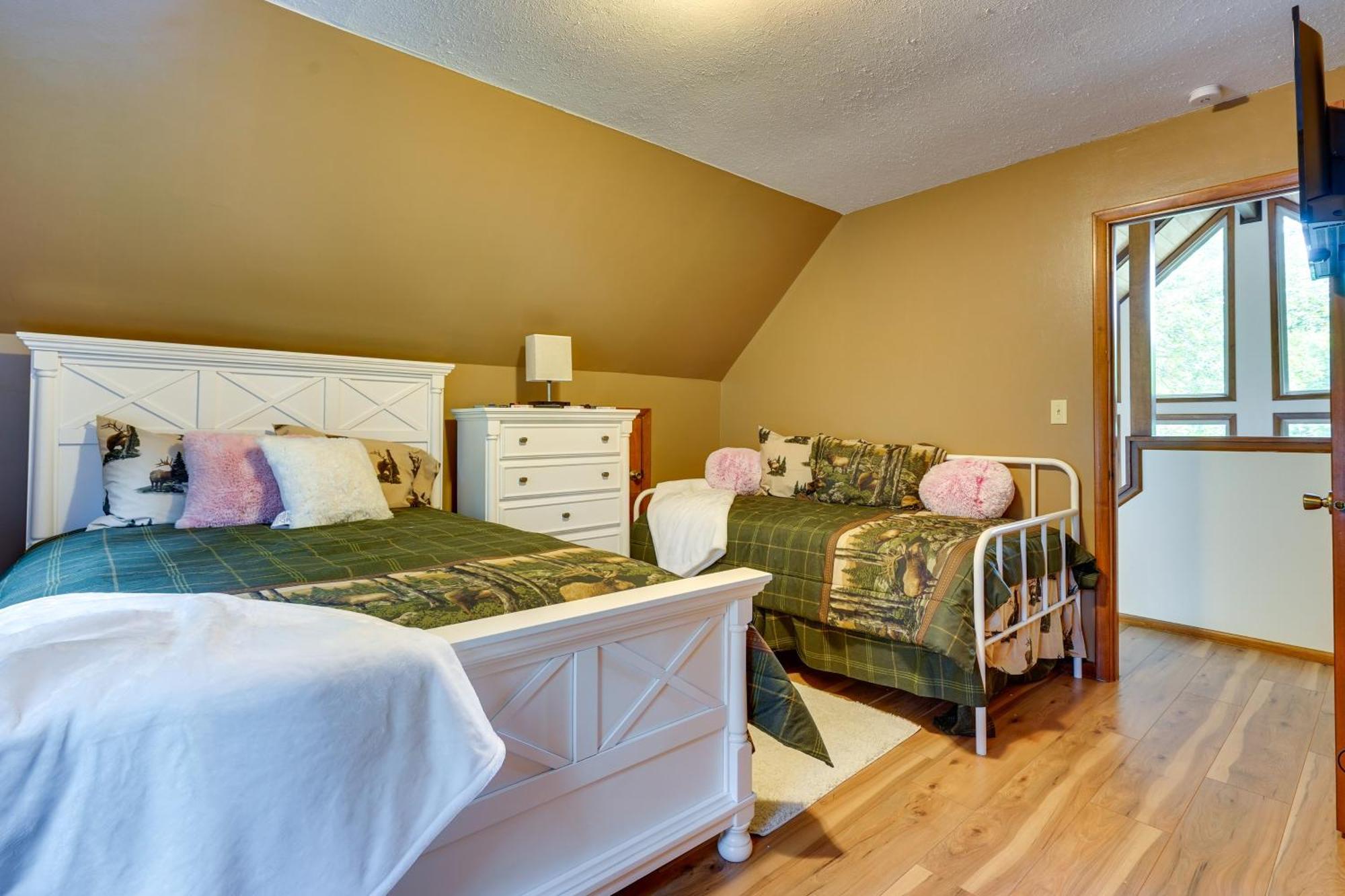 Howard Cabin Rental About 3 Mi To Apple Valley Lake! Mount Vernon Exteriér fotografie
